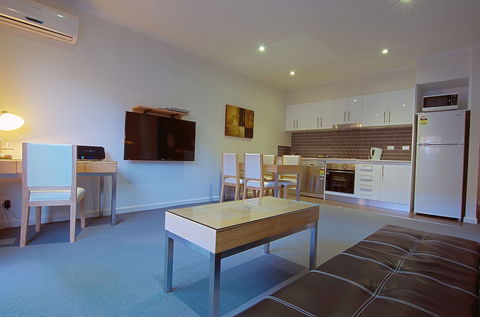 Brighton Serviced Apartments - Kawana Tourism 6