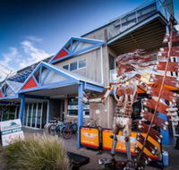 The Island Accommodation - Hostel - Kawana Tourism