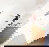 Indulge Apartments - Ontario - Kawana Tourism