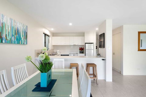 Unit 01 The Noosa Apartments - Kawana Tourism 3