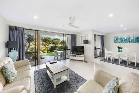 Unit 01 The Noosa Apartments - Kawana Tourism 2