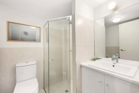 Unit 01 The Noosa Apartments - Kawana Tourism 4