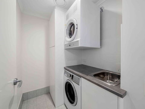 Pacific Marina Apartments - Kawana Tourism 5