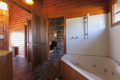 Tuki Retreat - Kawana Tourism 6