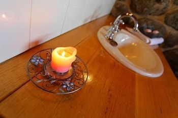 Tuki Retreat - Kawana Tourism 3