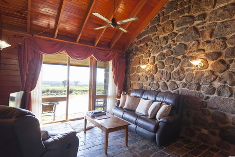 Tuki Retreat - Kawana Tourism 0