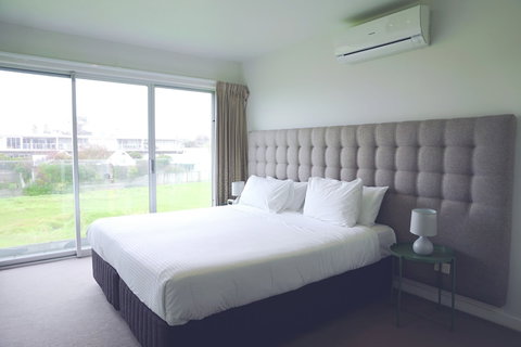 The Apollo Apartments - Kawana Tourism 6