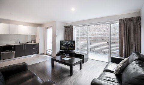 The Apollo Apartments - Kawana Tourism 4