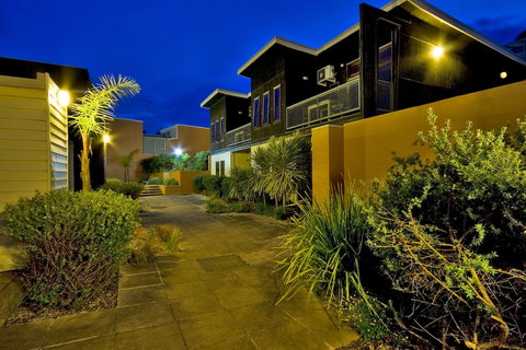 Lornebeach Apartments - Kawana Tourism 1