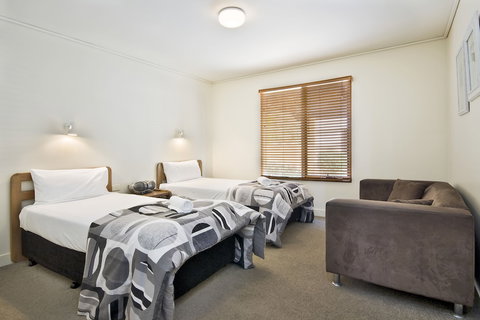 Lornebeach Apartments - Kawana Tourism 2