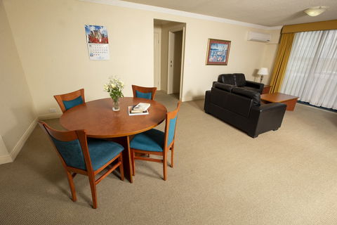 Springwood Tower Apartment Hotel - Kawana Tourism 6