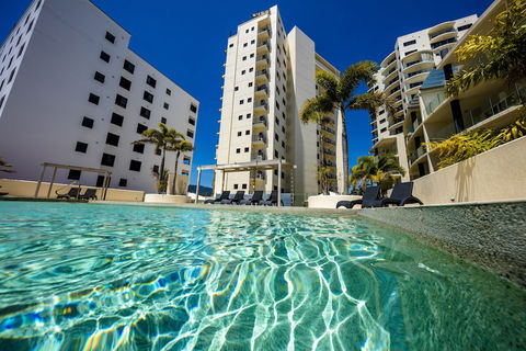 Jack & Newell Holiday Apartments - Kawana Tourism 4