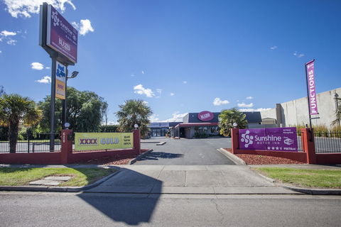Sunshine Motor Inn - Kawana Tourism 1