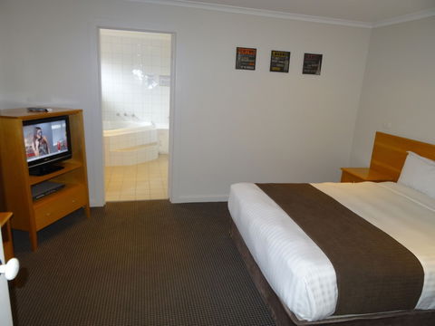 Sunshine Motor Inn - Kawana Tourism 6