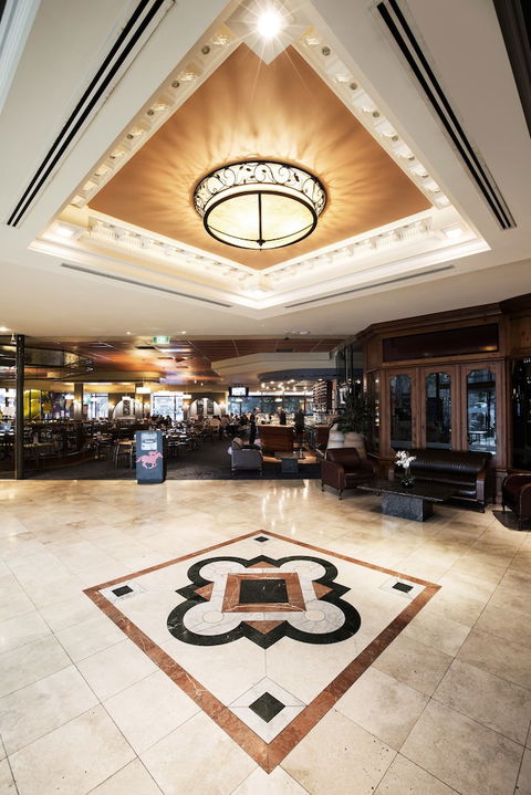 Nightcap At Matthew Flinders Hotel - Kawana Tourism 5