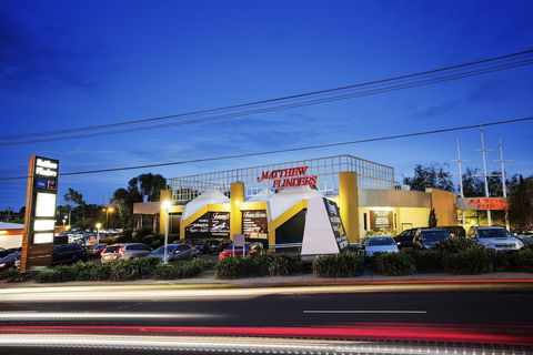 Nightcap At Matthew Flinders Hotel - Kawana Tourism 0