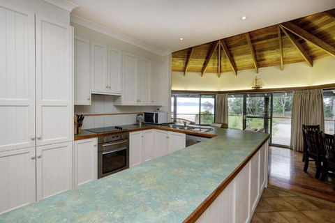 FAR SHORE - Kawana Tourism 6
