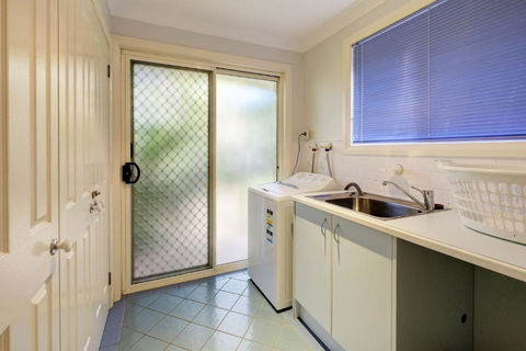 FRANGIPANI BEACH HOUSE PET FRIENDLY 22 Belbourie Cres Boomerang Beach - Kawana Tourism 2