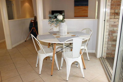 FRANGIPANI BEACH HOUSE PET FRIENDLY 22 Belbourie Cres Boomerang Beach - Kawana Tourism 3