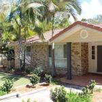 FRANGIPANI BEACH HOUSE PET FRIENDLY 22 Belbourie Cres Boomerang Beach - Kawana Tourism 0