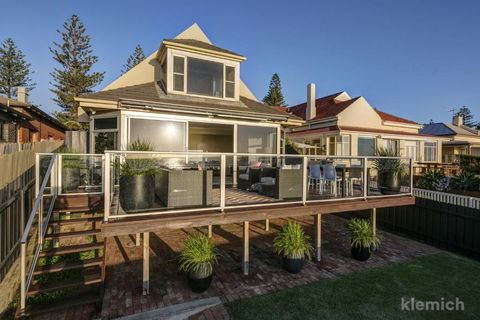 The Beach House At Grange - Kawana Tourism 6