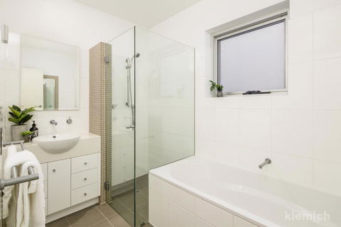 The Beach House At Grange - Kawana Tourism 3