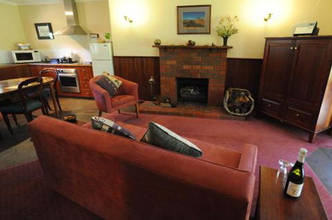 Wintarni Olives Cottage - Kawana Tourism 2