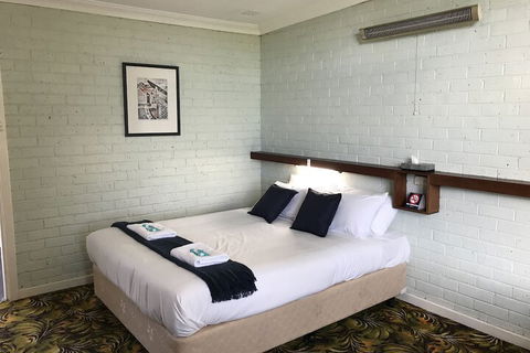 Walpole Hotel Motel - Kawana Tourism 6