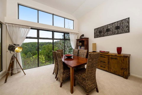 Ravensbourne Escape Silverwood Lodge - Kawana Tourism 5