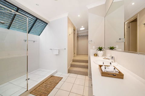 Ravensbourne Escape Silverwood Lodge - Kawana Tourism 6