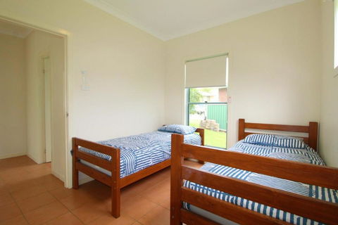 Anglesea 17 Hodgson Street - Kawana Tourism 7