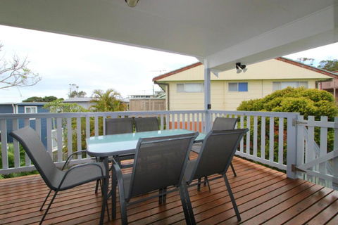 Anglesea 17 Hodgson Street - Kawana Tourism 2