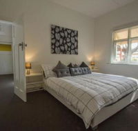 Cowan Street Bungalow - Kawana Tourism