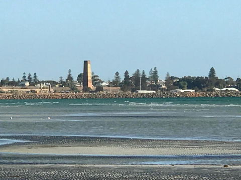 Rezare House Bed & Breakfast - Kawana Tourism 1