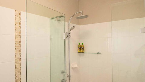 Rezare House Bed & Breakfast - Kawana Tourism 2