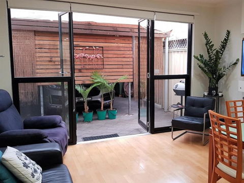The Artisan 3BR House In The City - Kawana Tourism 5