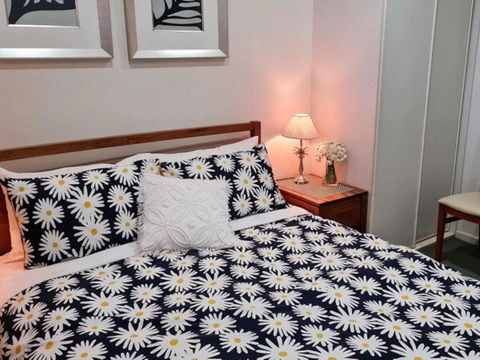 The Artisan 3BR House In The City - Kawana Tourism 6