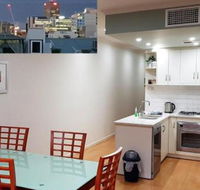 The Artisan 3BR House in The City - Kawana Tourism