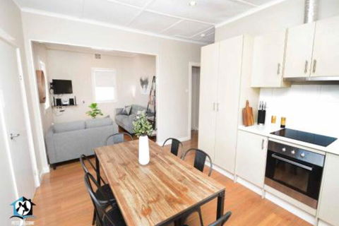 Just Renovated 2BR Cottage In Heart Of Wentworth - Kawana Tourism 4