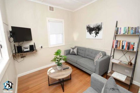 Just Renovated 2BR Cottage In Heart Of Wentworth - Kawana Tourism 5