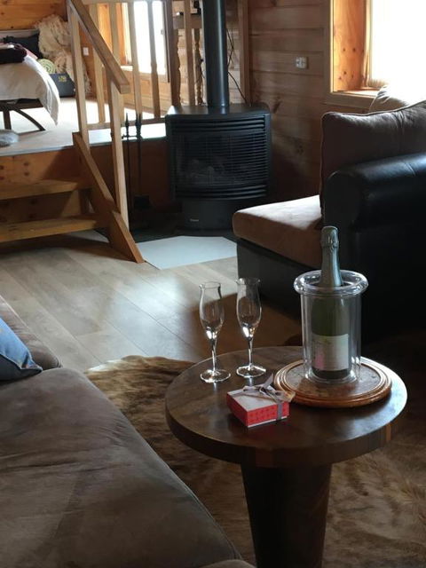 Springmead Rustic Cabin - Kawana Tourism 1