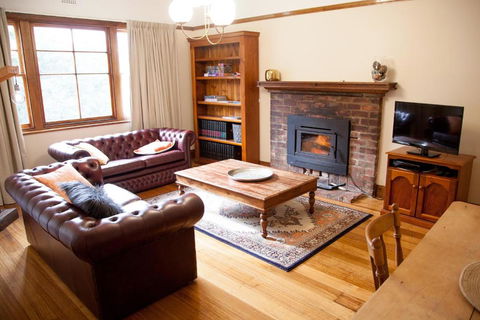 The Pear Cottage - Kawana Tourism 1