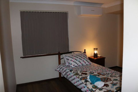 Cozy Stay At Kearsley - Kawana Tourism 5