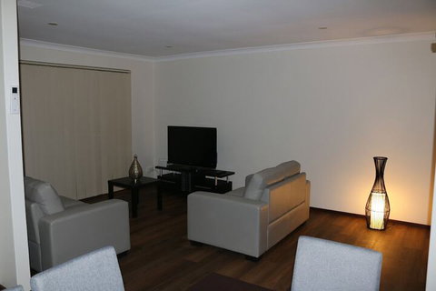 Cozy Stay At Kearsley - Kawana Tourism 3