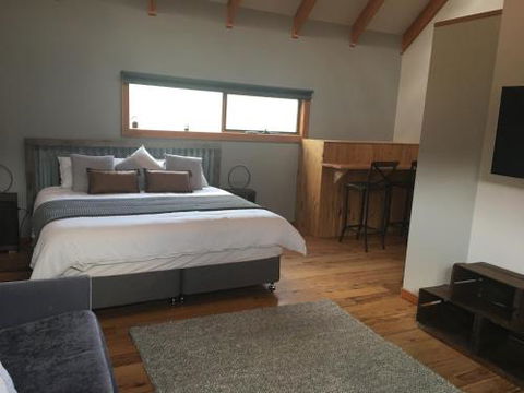 Lupoâ€™s Loft - Kawana Tourism 5