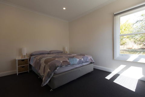 Leichhardt Cottages - Kawana Tourism 2