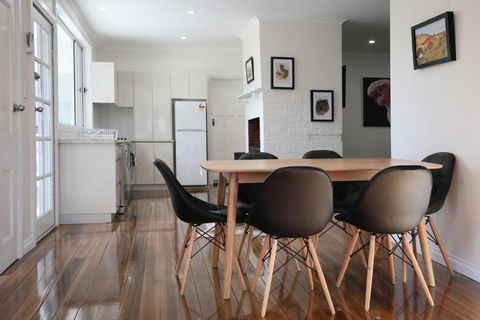 Leichhardt Cottages - Kawana Tourism 6
