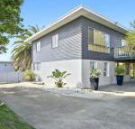 Middle Sea perfect for two families - Kawana Tourism