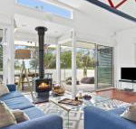 The Boathouse comfortable beachfront home - Kawana Tourism