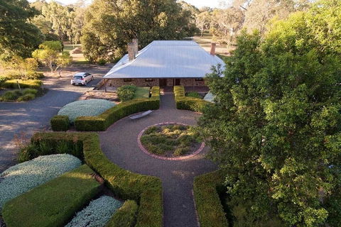 Jacobs Estate Cottage - Kawana Tourism 0